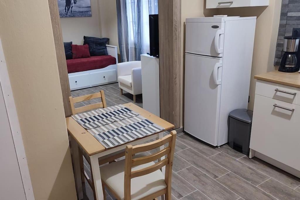 Kostas Appartment Салоники Экстерьер фото